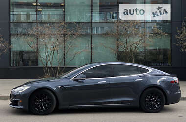 Лифтбек Tesla Model S 2017 в 