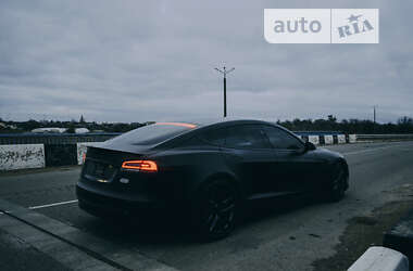 Лифтбек Tesla Model S 2023 в Киеве