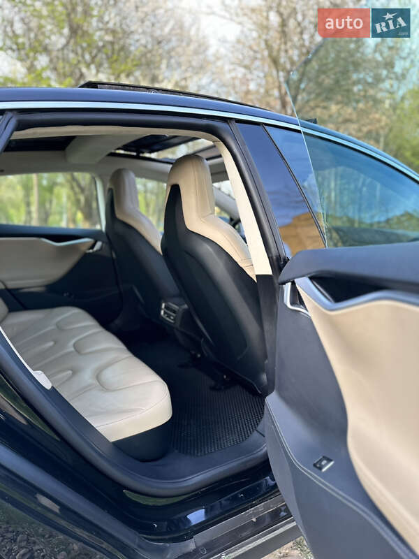 Лифтбек Tesla Model S 2015 в Ивано-Франковске фото 18 Лифтбек Tesla Model S 2015 в Ивано-Франковске
