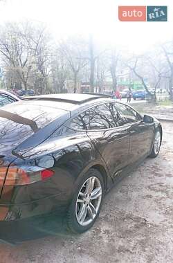 Лифтбек Tesla Model S 2015 в Киеве