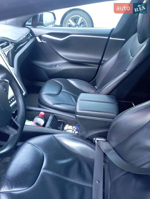 Лифтбек Tesla Model S 2015 в Киеве