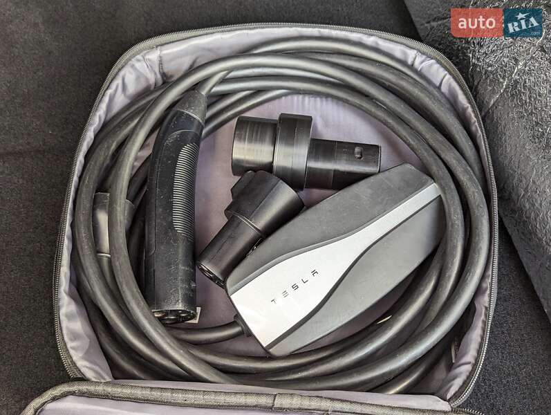 Ліфтбек Tesla Model S 2015 в Києві