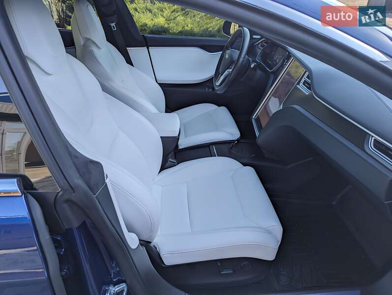 Лифтбек Tesla Model S 2018 в Киеве