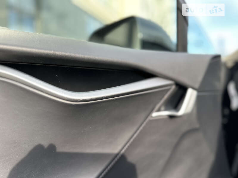 Ліфтбек Tesla Model S 2018 в Львові