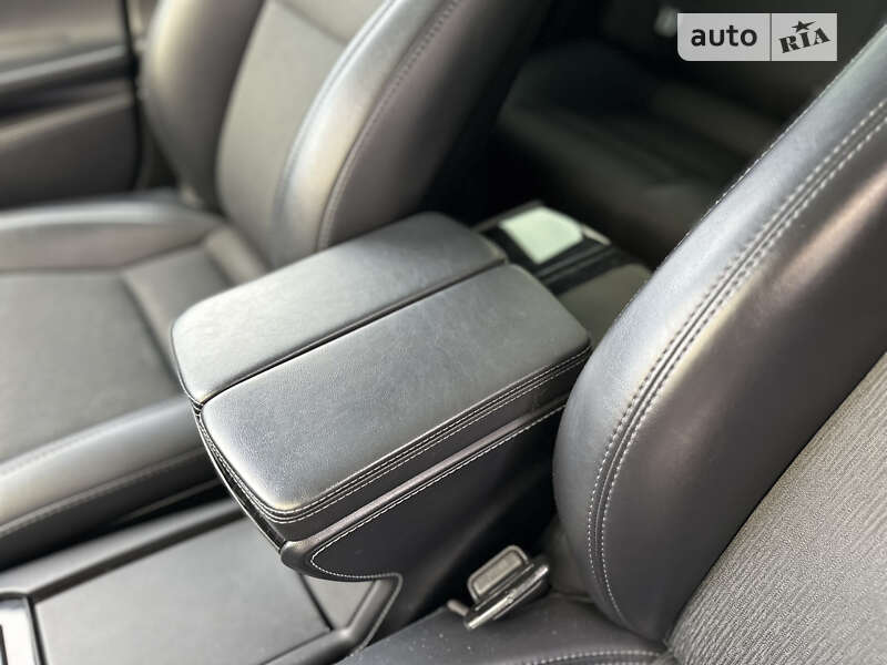 Лифтбек Tesla Model S 2018 в Львове