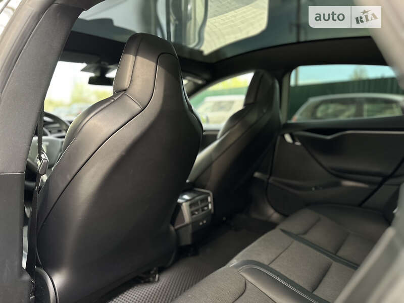 Ліфтбек Tesla Model S 2018 в Львові