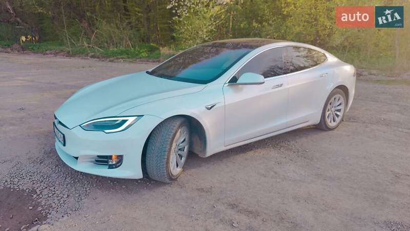 Ліфтбек Tesla Model S 2016 в Чорткові