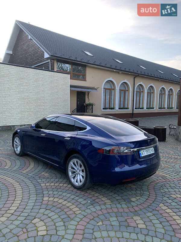 Лифтбек Tesla Model S 2019 в Косове