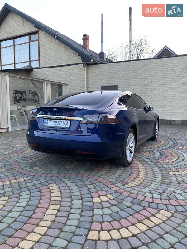 Лифтбек Tesla Model S 2019 в Косове