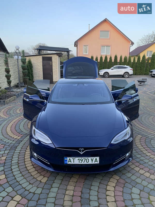 Лифтбек Tesla Model S 2019 в Косове