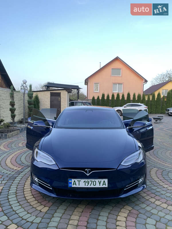 Лифтбек Tesla Model S 2019 в Косове