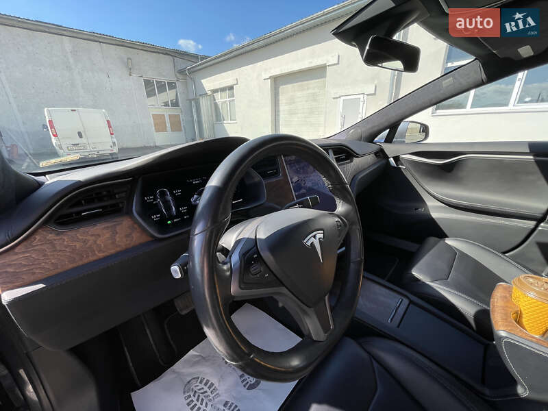 Лифтбек Tesla Model S 2018 в Буче