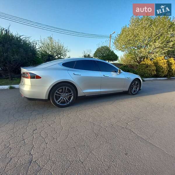 Ліфтбек Tesla Model S 2013 в Кривому Розі