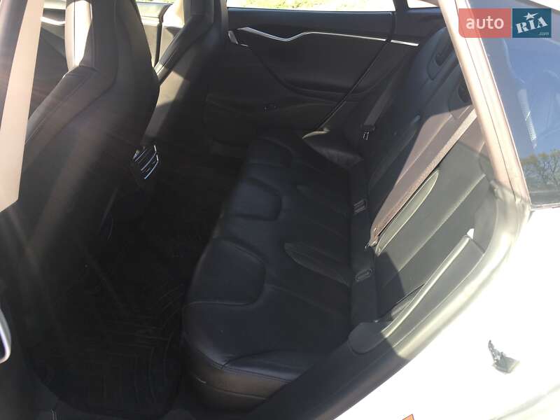 Ліфтбек Tesla Model S 2014 в Перемишлянах фото 18 Ліфтбек Tesla Model S 2014 в Перемишлянах