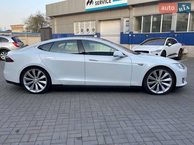Лифтбек Tesla Model S 2015 в Одессе