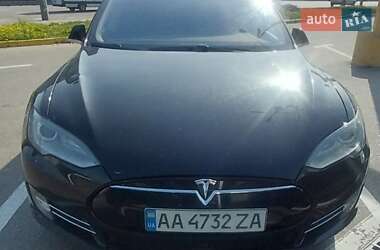 Лифтбек Tesla Model S 2015 в Киеве