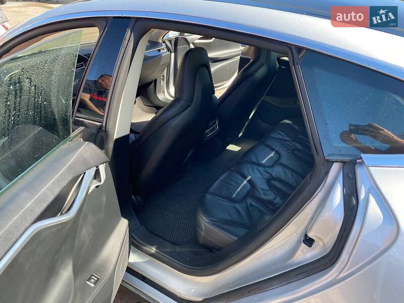 Лифтбек Tesla Model S 2014 в Киеве