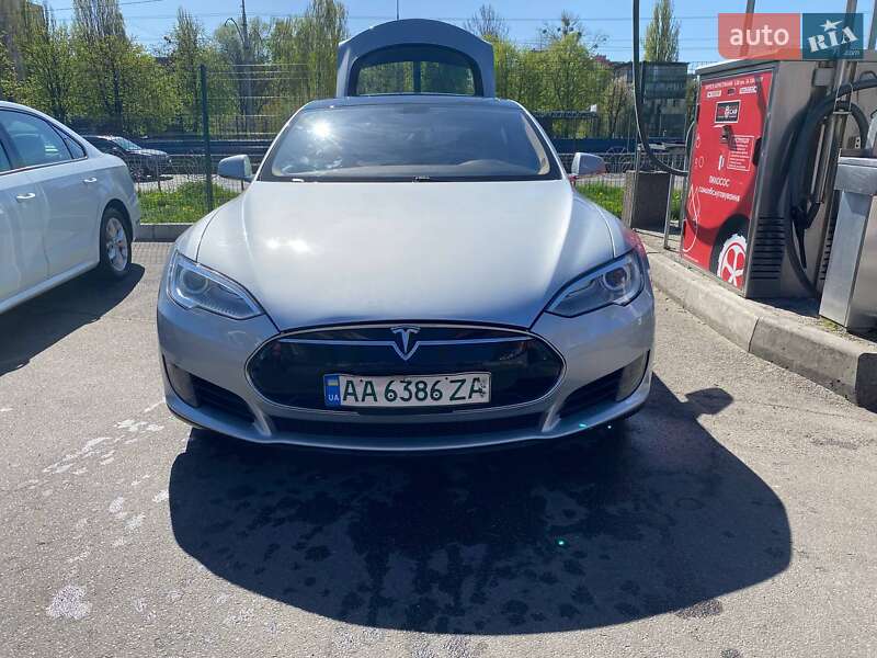 Лифтбек Tesla Model S 2014 в Киеве