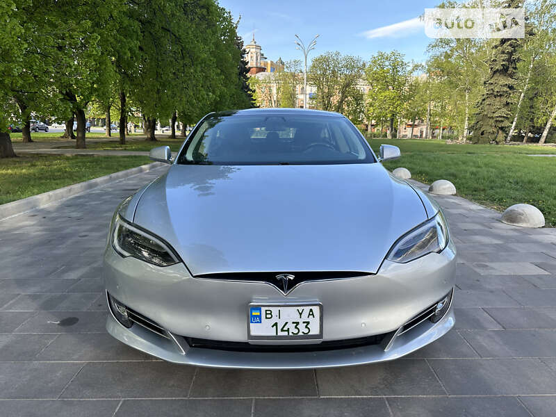 Лифтбек Tesla Model S 2016 в Полтаве