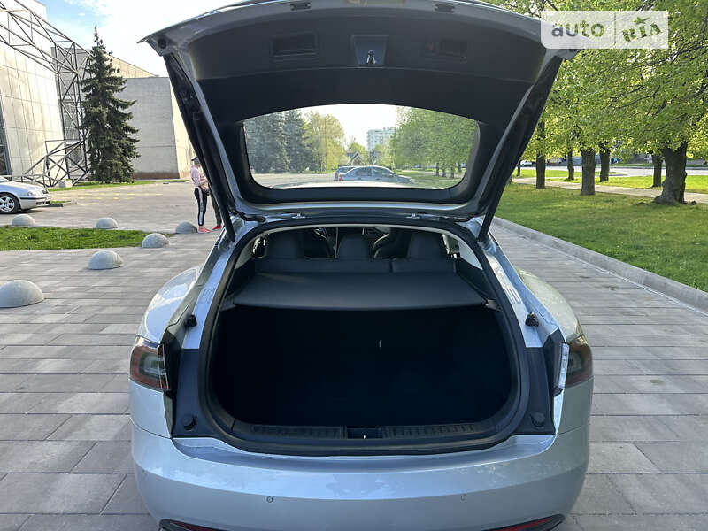 Лифтбек Tesla Model S 2016 в Полтаве