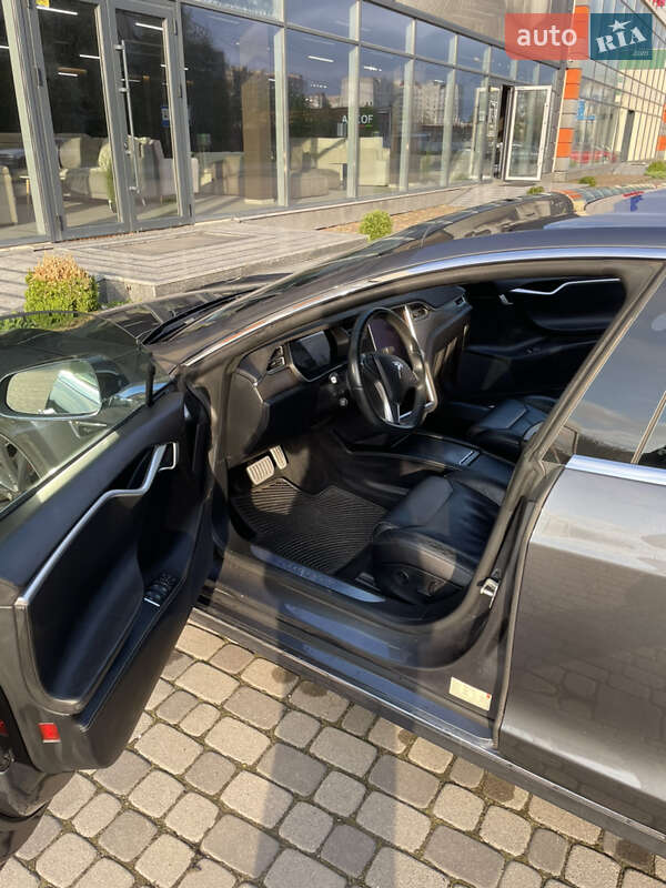 Лифтбек Tesla Model S 2017 в Хмельницком фото 16 Лифтбек Tesla Model S 2017 в Хмельницком