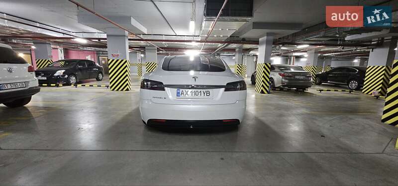 Ліфтбек Tesla Model S 2018 в Харкові