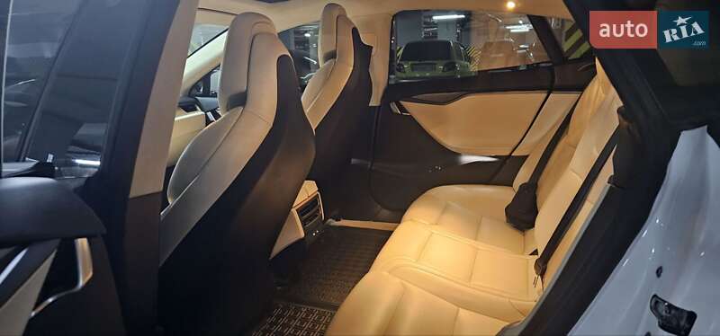 Ліфтбек Tesla Model S 2018 в Харкові