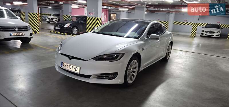 Ліфтбек Tesla Model S 2018 в Харкові