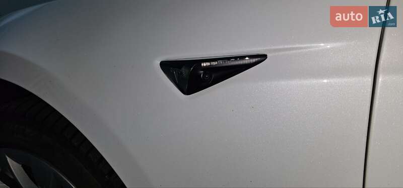 Ліфтбек Tesla Model S 2018 в Харкові