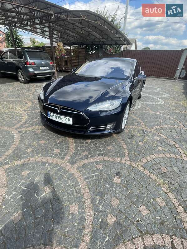 Tesla Model S 2014