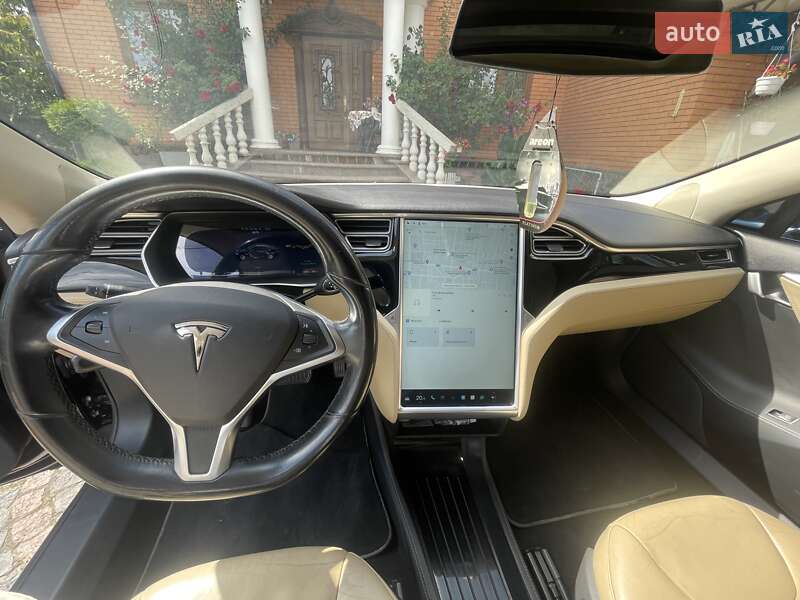 Лифтбек Tesla Model S 2014 в Коростышеве