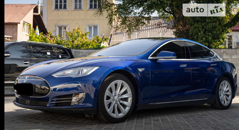 Ліфтбек Tesla Model S 2015 в Херсоні