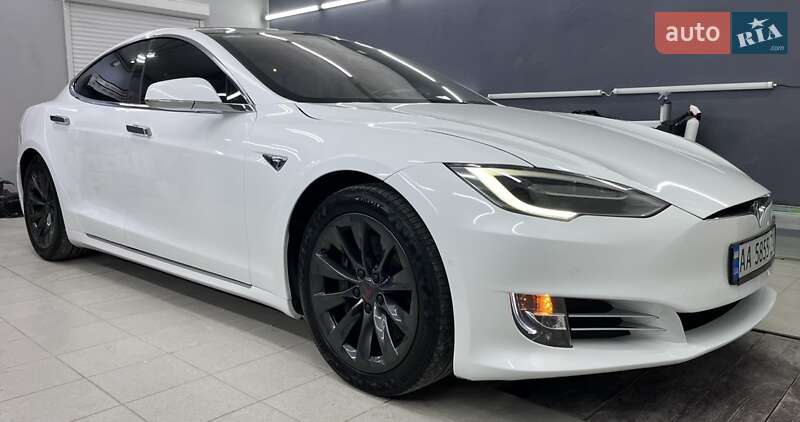 Ліфтбек Tesla Model S 2018 в Києві
