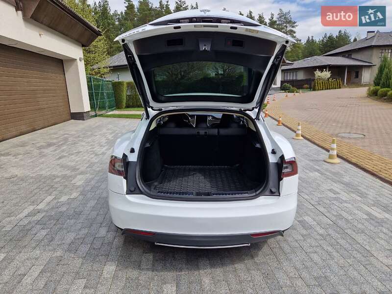 Ліфтбек Tesla Model S 2013 в Києві