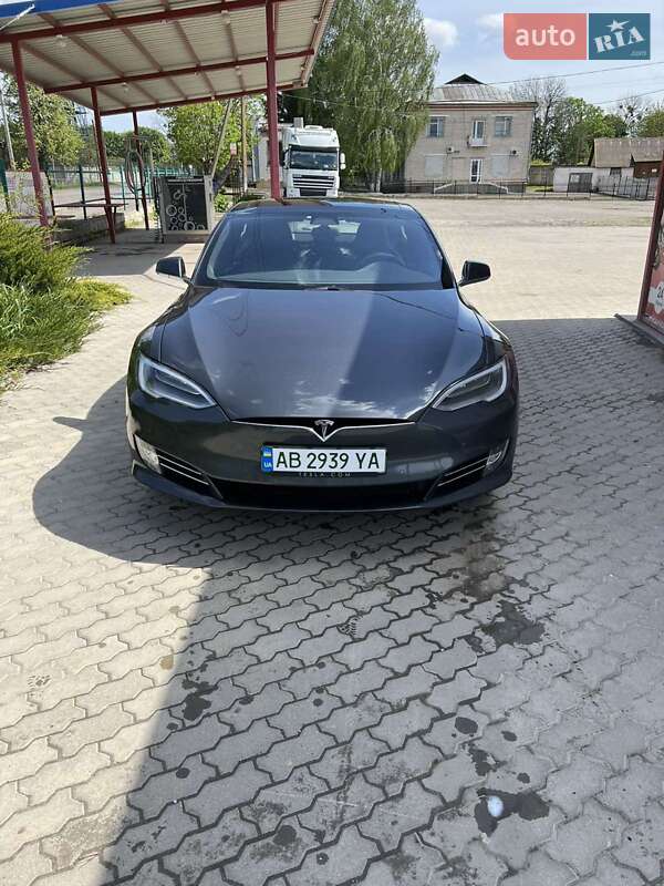 Ліфтбек Tesla Model S 2016 в Тростянці