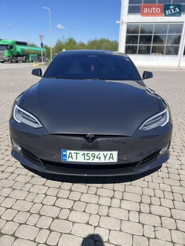 Лифтбек Tesla Model S 2019 в Ивано-Франковске