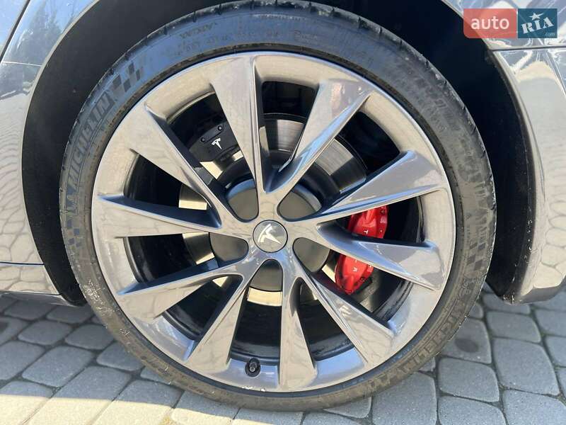 Лифтбек Tesla Model S 2019 в Ивано-Франковске