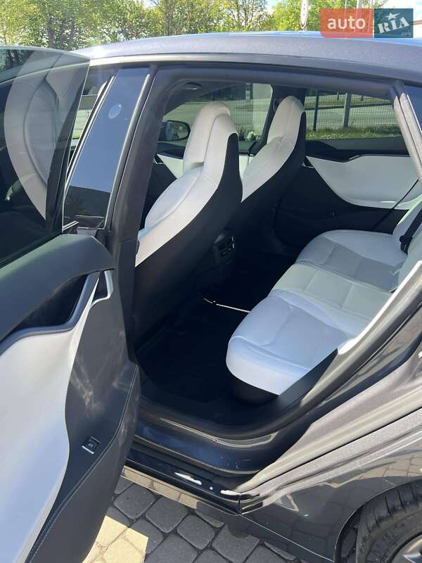 Лифтбек Tesla Model S 2019 в Ивано-Франковске