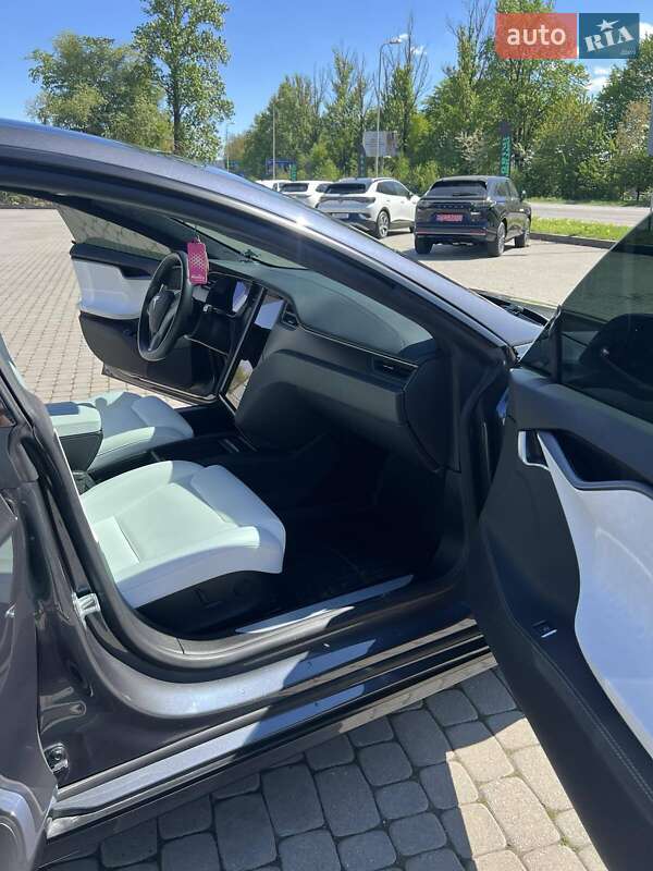 Лифтбек Tesla Model S 2019 в Ивано-Франковске