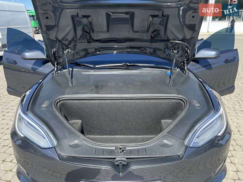 Лифтбек Tesla Model S 2019 в Ивано-Франковске