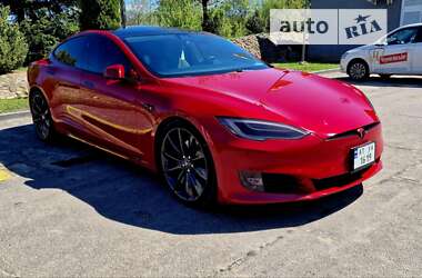 Лифтбек Tesla Model S 2017 в Косове