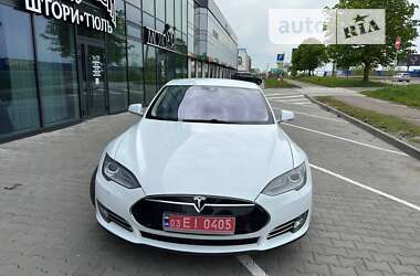 Лифтбек Tesla Model S 2015 в Ровно
