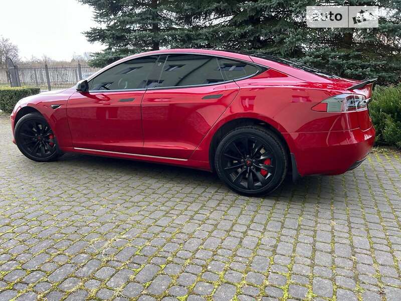 Ліфтбек Tesla Model S 2017 в Трускавці
