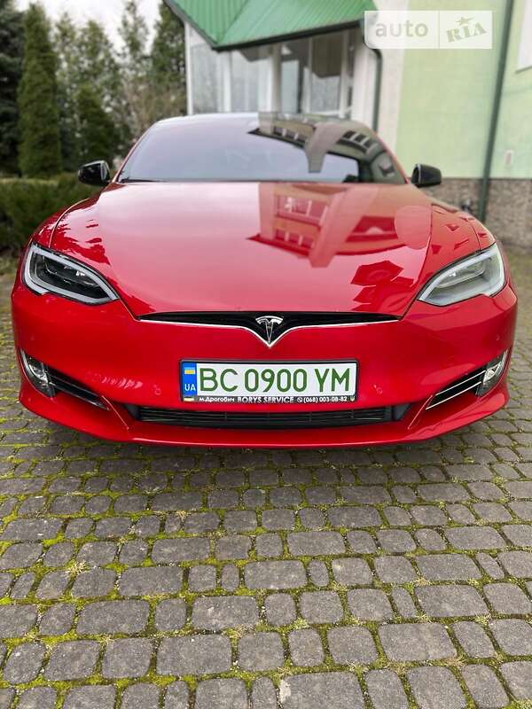 Ліфтбек Tesla Model S 2017 в Трускавці