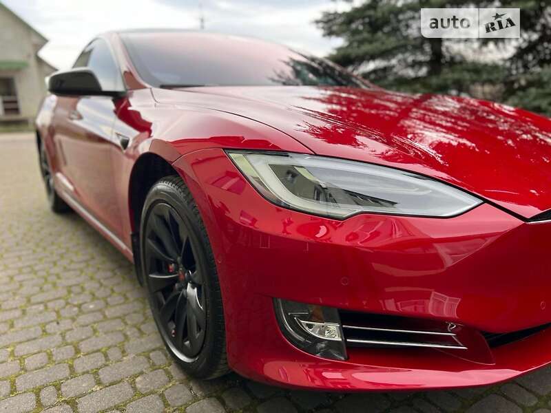Ліфтбек Tesla Model S 2017 в Трускавці