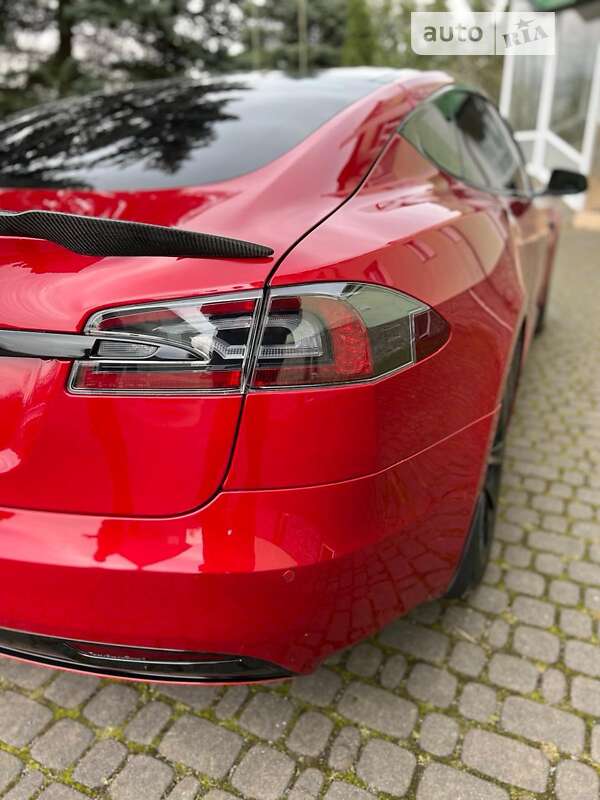 Ліфтбек Tesla Model S 2017 в Трускавці