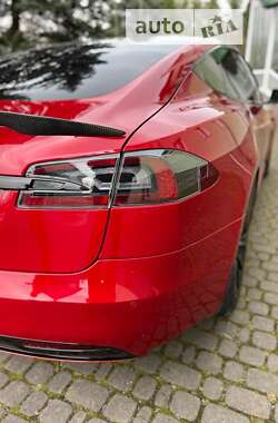 Ліфтбек Tesla Model S 2017 в 