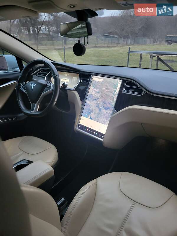 Лифтбек Tesla Model S 2013 в Львове