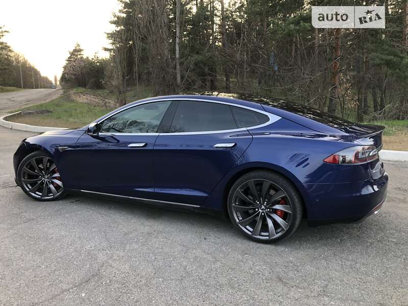 Лифтбек Tesla Model S 2016 в Одессе