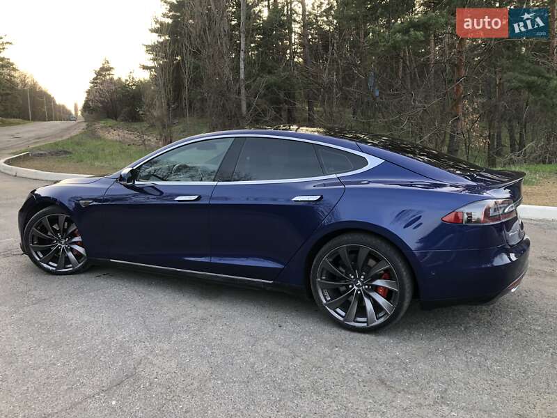 Ліфтбек Tesla Model S 2016 в Києві